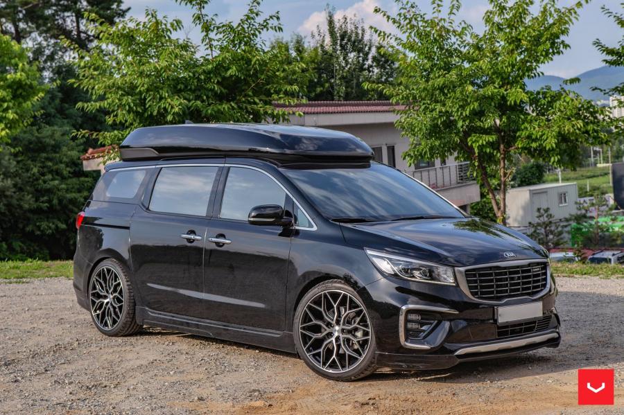  Kia Grand Sedona on Vossen Wheels (HF-2) 2019 года  (фото 5 из 10)